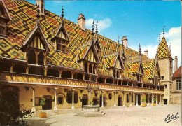 Delcampe - CPM - BEAUNE - COTE D'OR - LA COUR D'HONNEUR DE L'HOTEL DIEU FONDE EN 1443 PAR NICOLAS ROLIN - Beaune