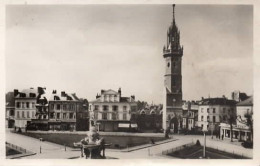 Delcampe - . 27 . ÉVREUX . La Place De L'Hôtel De Ville Et Le Beffroi . - Evreux