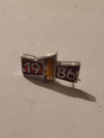 Delcampe - DDR - 1986 - Anstecknadel - Associations