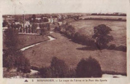 Delcampe - ROSPORDEN    P13   CPA 9X14        Le Cours De L'Aven Et Le Parc Des Sports ( Défaut ) - Roscoff