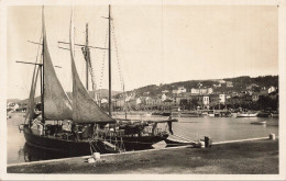 Delcampe - [-5%] FRANCE - St Maxime - Coin Du Port - Voiliers - Quai - Bateaux - Ville - Collines - Paysage - Carte Postale Ancienn - Sainte-Maxime