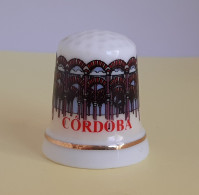 Delcampe - DÉ A COUDRE PORCELAINE - CORDOBA - CORDOUE -  ESPAGNE - Dedales