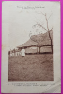Delcampe - Cpa Afrique Tchad Oubangui Chari Saint Michel De Bozoum Case Provisoire Mission Des Pères Du St Esprit - Tschad