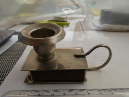 Delcampe - Joli Petit Bougeoir Individuel Avec Emplacement Pour Boite D' Allumettes    (CA4) - Candeleros, Candelabros Y Palmatorias