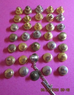 Delcampe - 925-G Lot De 35 Attaches Métalliques De Sécurité à 5 Centimes Pièce , Telles Que Sur La Photo - Materiaal