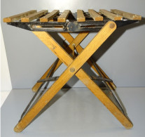 Delcampe - -PETIT BANC DE PECHEUR PLIABLE EUREKA EN BOIS Et METAL DECO VINTAGE    E - Sillas