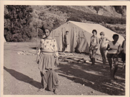 Delcampe - Scoutisme - Photo  De  à Val Des Prés 1959 - Un Faucon De La Délégation Indienne Scouts - Pfadfinder-Bewegung