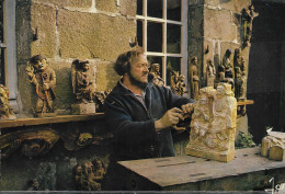 Delcampe - CP  [29] Finistère > Locronan  Sculpteur - Locronan