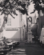 Delcampe - 13 / AUBAGNE / GRANDE PHOTO ORIGINALE ANNEES 80.90 / PLACE CHAULLAN / MUTUALITE DES TRAVAILLEURS - Aubagne