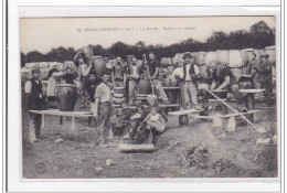 Delcampe - HENRICHEMONT : La Borne, Potiers Au Travail - Tres Bon Etat - Henrichemont