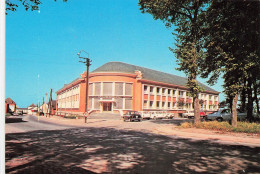 Delcampe - [-10%] BELGIQUE - Philippeville - Centre Médical - Bâtiment - Baie - Rue - Voiture - Transport - Ed Smetz - Carte Postal - Philippeville