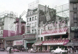 Delcampe - SIMCA OCEANE MOULIN ROUGE PARIS FRANCE 35mm SLIDE DIAPOSITIVE NOT PHOTO FOTO NB4444 - Diapositives (slides)