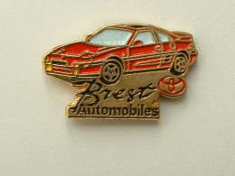 Delcampe - Pin's TOYOTA - BREST AUTOMOBILES - Toyota