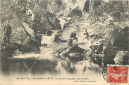 Delcampe - 42 -  NOIRETABLE - ST JULIEN LA VETRE - LE GOUFFRE SANGLANT AUX RUINES - Noiretable