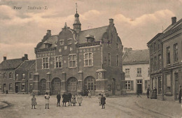 Delcampe - [-10%] BELGIQUE - Peer - Stadhuis - Hôtel De Ville - Bâtiment - Place - Enfant - Boutique - Animé - Carte Postale Ancien - Peer