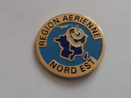 Delcampe - Pin's Région Aérienne Nord Est - Army