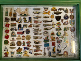 Delcampe - Joli Tableau D'une Centaine De Pin's - Sets