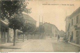 Delcampe - PONT DE CHERUY ROUTE DE LYON ET ATTELAGE DE CHIEN  VOITURE A CHIEN - Pont-de-Chéruy