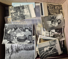 Delcampe - *, Gest. Kiste Mit 9 Kg. Ansichtskarten überwiegend Vor 1945, Fotos/Sammelbilder/Sammelerzubehör, Interessanter Wühlkort - Collezioni E Lotti