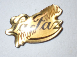 Delcampe - Pin's La Paz Mini Wilde (cigarillos) Tabac - Marques