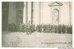 Delcampe - CH-BFP2-1176-LUTUANIE - Infanterie Passiert Die Kathedral - Lithuania