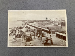 Delcampe - Sea Wall And Beach Canvey Island Carte Postale Postcard - Altri & Non Classificati
