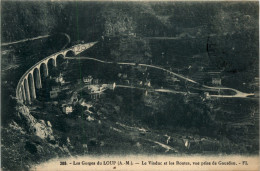 Delcampe - Les Gorges Du Loup, Le Viaduc Et Les Routes, Vue Prise De Gourdon - Gourdon