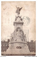 Delcampe - AGWP13-0949-ANGLETERRE - QUEEN VICTORIA MEMORIAL AND BUCKINGHAM PALACE - LONDON - Buckingham Palace