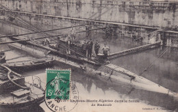 Delcampe - BATEAU DE GUERRE(SOUS MARIN) ALGERIEN - Unterseeboote