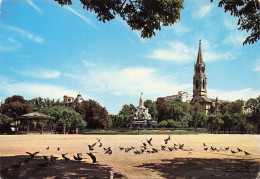 Delcampe - [-5%] FRANCE - Nîmes - Place De La Libération - Kiosque - Ed Cigogne - Hachette - Couleurs Naturelles - Carte Postale - Nîmes