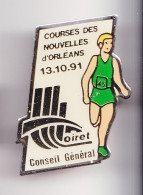 Delcampe - Pin's Courses Des Nouvelles D' Orléans 13.10.91 Conseil Général Du Loiret Course à Pied Dpt 45  Réf 7269JL - Cities