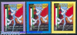 Delcampe - Kuwait 2001 10 Years Liberation 3v, Mint NH, History - Nature - Flags - History - Birds - Kuwait
