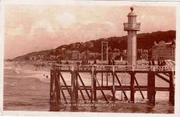 Delcampe - 14 - Calvados -  TROUVILLE  -  Vue Generale De La Plage Prise De La Jetée De Deauville  - Carte Glacée - Trouville