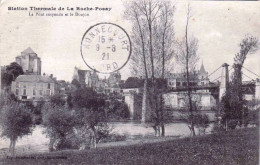 Delcampe - 86 - Vienne -  LA ROCHE POSAY Les BAINS  -  Le Pont Suspendu Et La Donjon - La Roche Posay