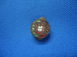 Delcampe - PORTUGAL PORTUGUESE FLAG QUINAS OLD ENAMEL PIN 11mm - Army