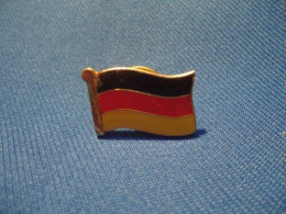 Delcampe - GERMANY GERMAN FLAG PIN - Army