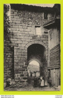 Delcampe - 43 LA CHAISE DIEU Porte Fortifiée De L'ancienne Abbaye Femme Et Enfants Hommes Avec Cheval - La Chaise Dieu