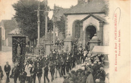 Delcampe - Ploudalmézeau * La Procession Des Saints , Sortie De L'église * Environs De Brest * Fête Religieuse - Ploudalmézeau