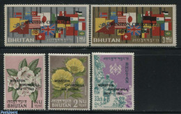 Delcampe - Bhutan 1965 Sir Winston Churchill 5v, Mint NH, History - Nature - Churchill - Flags - Flowers & Plants - Sir Winston Churchill