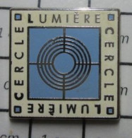 Delcampe - 1118c Pin's Pins / Beau Et Rare / MARQUES / CERCLE LUMIERE - Marcas Registradas