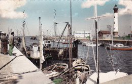 Delcampe - 14 OUISTREHAM  RIVA-BELLA    Le Port  Et Le Phare   TB PLAN  1961.     PAS COURANT - Ouistreham