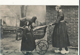 Delcampe - STAPHORST  MET DE KINDERWAGEN  OP STAP - Otros & Sin Clasificación