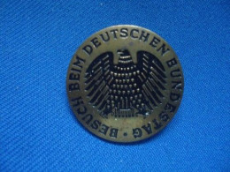 Delcampe - GERMANY BESUCH BEIM DEUTSCHEN BUNDESTAG 30mm - Andere & Zonder Classificatie