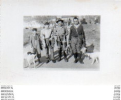 Delcampe - 3V7Cr   Photo N°2 Chasse Chasseurs Avec énorme Tableau De Chasse De Lapins - Caccia