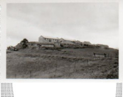 Delcampe - 3V9LbB   Photo Algérie Cantonnement De Tarlat En 1957 - Sonstige & Ohne Zuordnung