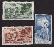 Delcampe - REUNION - 1942 - P.E.I.Q.I.   - Série De 3 Timbres Neufs ** -  Cote 4.5 € - Airmail