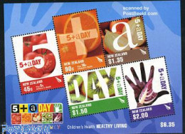 Delcampe - New Zealand 2006 Childrens Health, 5+ A Day S/s, Mint NH, Health - Nature - Food & Drink - Health - Fruit - Unused Stamps