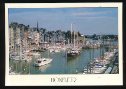 Delcampe - CPSM / CPM 10.5 X 15 Calvados HONFLEUR Vue Générale Du Vieux Bassin  Port Voilier  Clocher - Honfleur