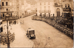 Delcampe - CPA -  COGNAC -  CARTE PHOTO  -  Militaires Troupe Dans La Ville - Cognac