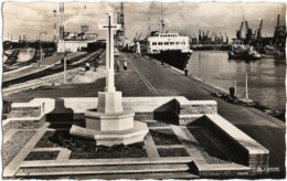 Delcampe - 62. Pf. CALAIS. Le Monument Des Green Jackets Et Quais D'embarquement. 48 - Calais
